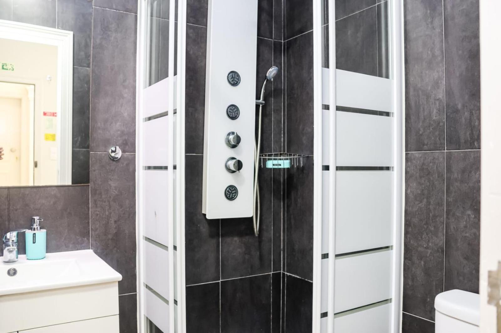 Residencia Queiros - Apartamento T1 ลิสบอน ภายนอก รูปภาพ